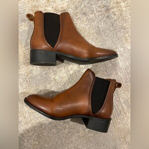 Steve Madden Dares Chelsea Boots Cognac Brown Leather With Black Accent Size 8.5